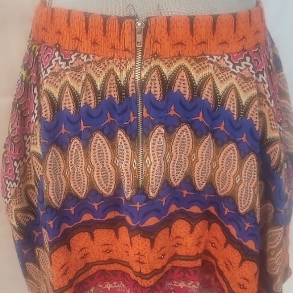 Lily White Mini Skirt with Front Zipper, Pockets & Elastic Waist, Size: M - Picture 2 of 11